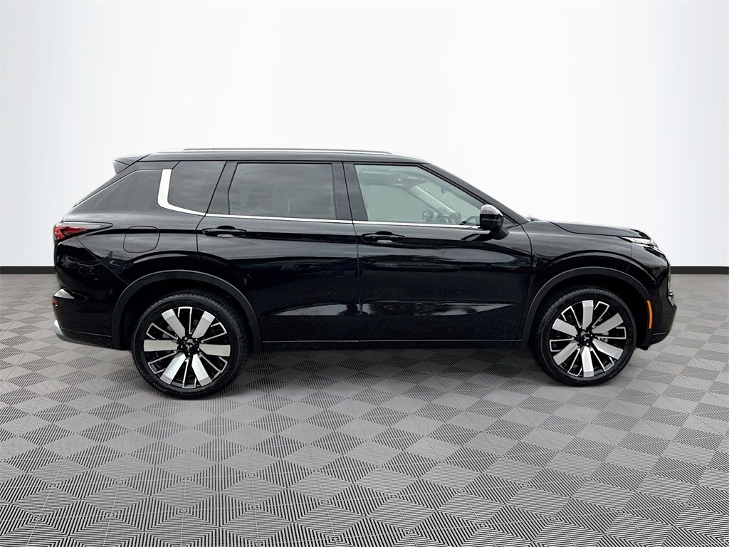 2025 Mitsubishi Outlander SEL photo 4