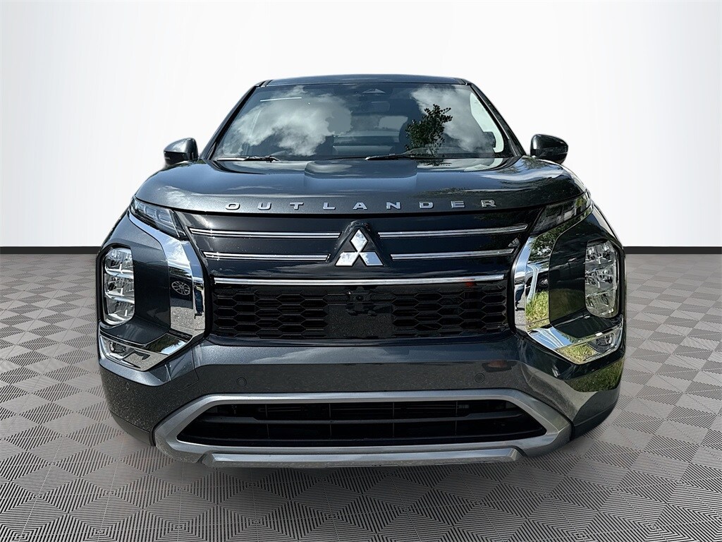 2025 Mitsubishi Outlander SE photo 2