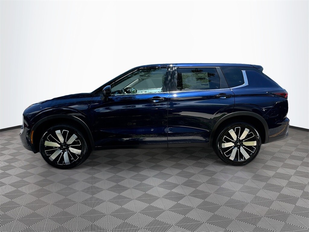 2025 Mitsubishi Outlander SE photo 3