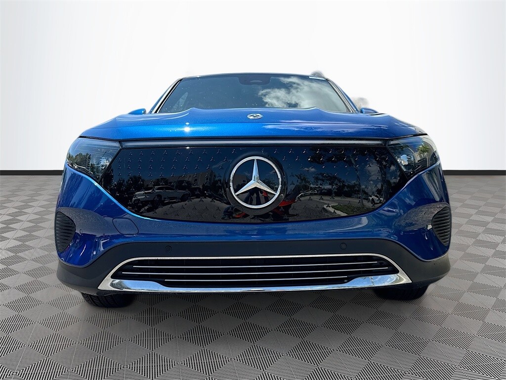 2024 Mercedes Benz EQB 300 4MATIC photo 2