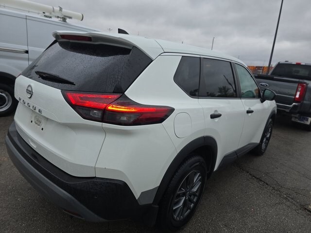 2022 Nissan Rogue S photo 2