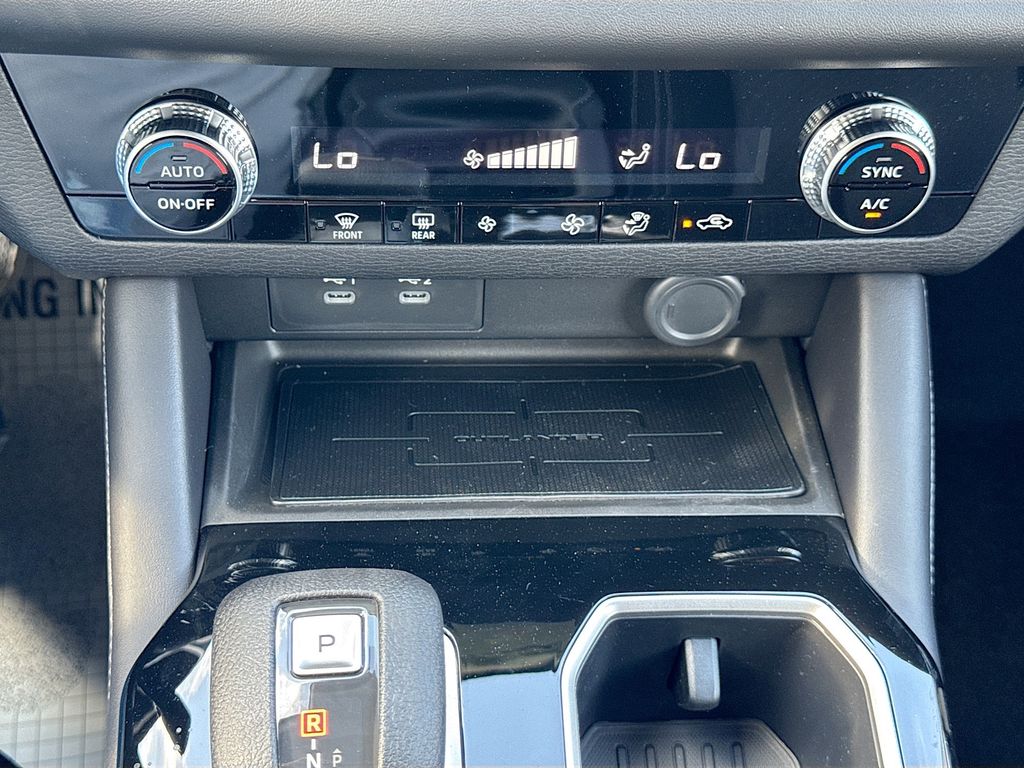 2025 Mitsubishi Outlander ES - Photo 17