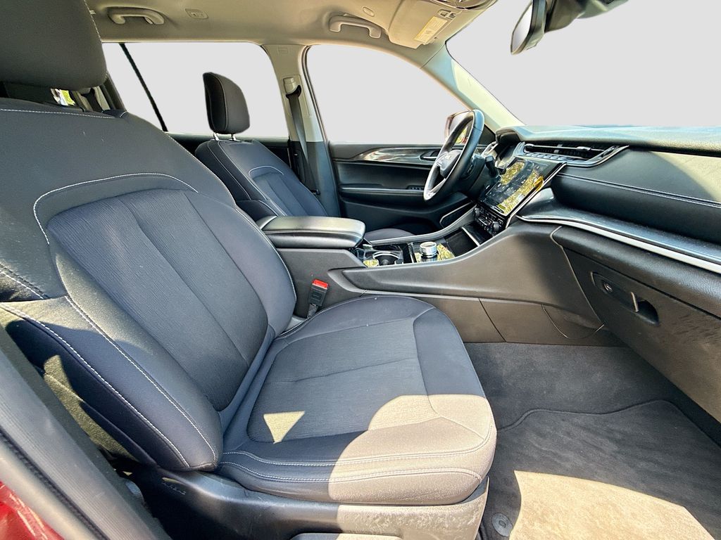 2021 Jeep Grand Cherokee L Laredo - Photo 30