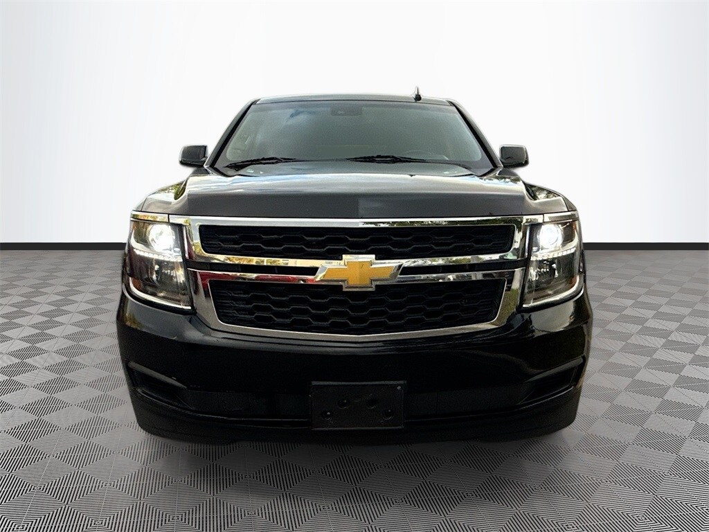 2018 Chevrolet Suburban LT photo 2