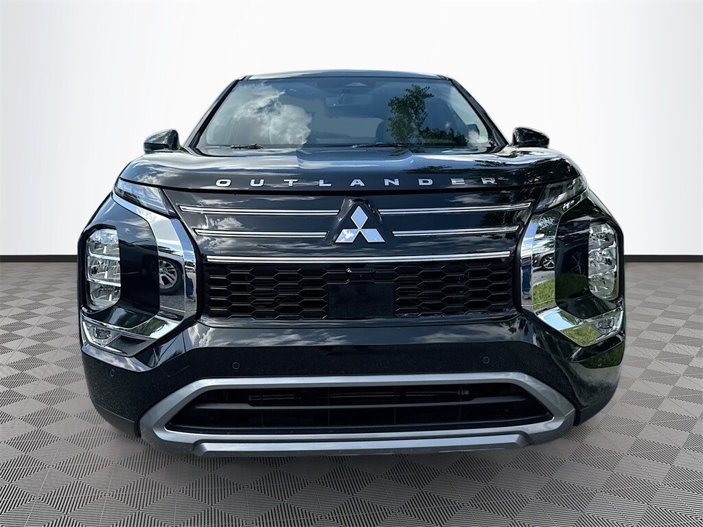 2025 Mitsubishi Outlander SE photo 2