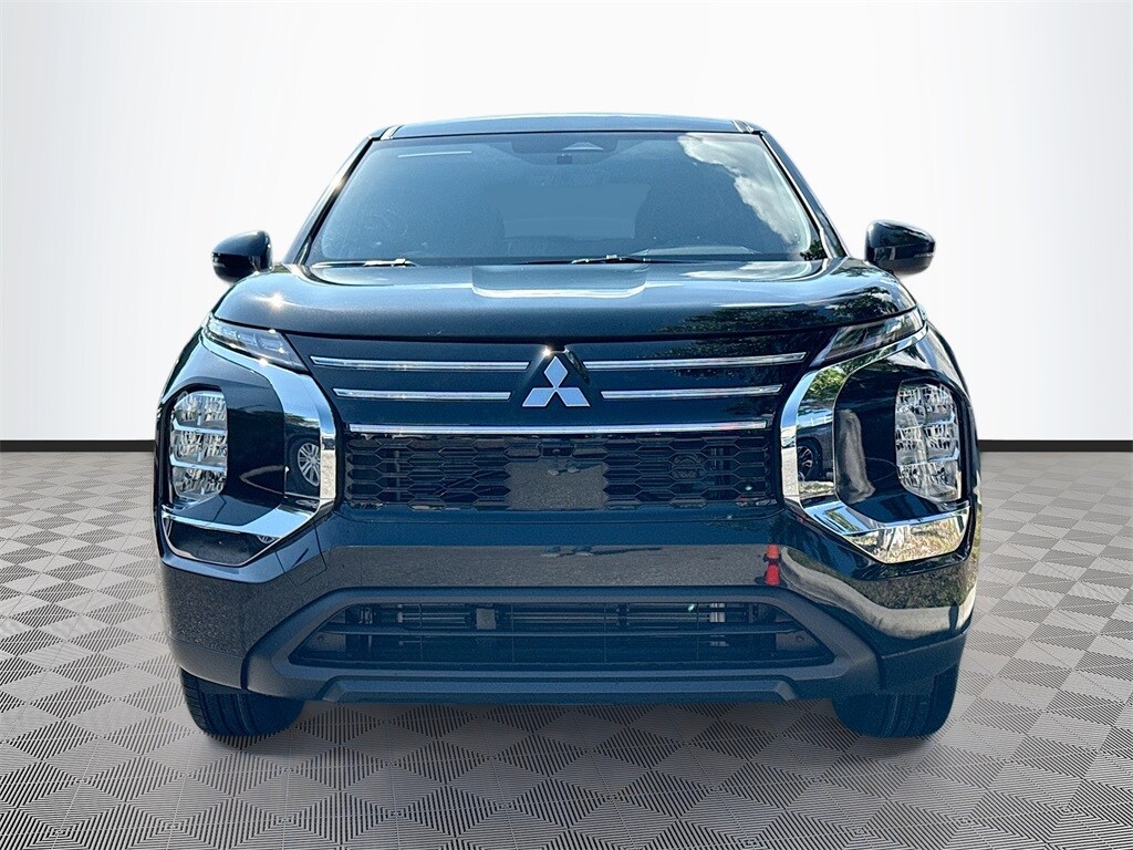 2025 Mitsubishi Outlander ES photo 2