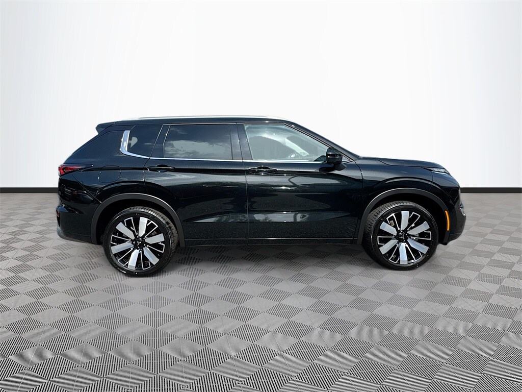 2025 Mitsubishi Outlander SEL photo 4