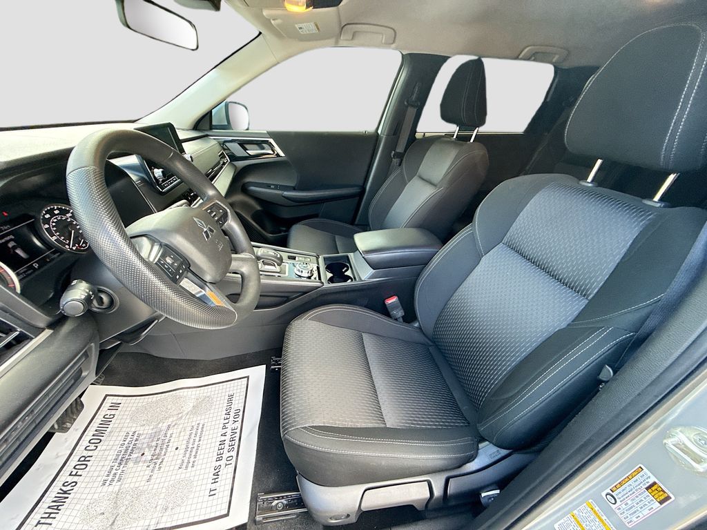 2024 Mitsubishi Outlander ES - Photo 22