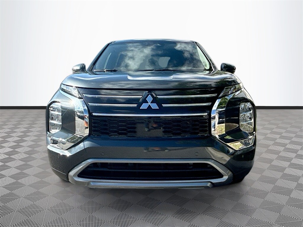 2025 Mitsubishi Outlander SE photo 2