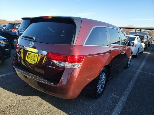 2017 Honda Odyssey SE photo 2