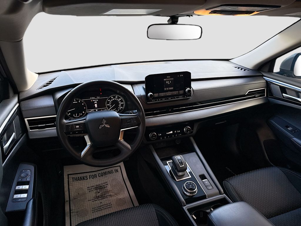 2024 Mitsubishi Outlander ES - Photo 24