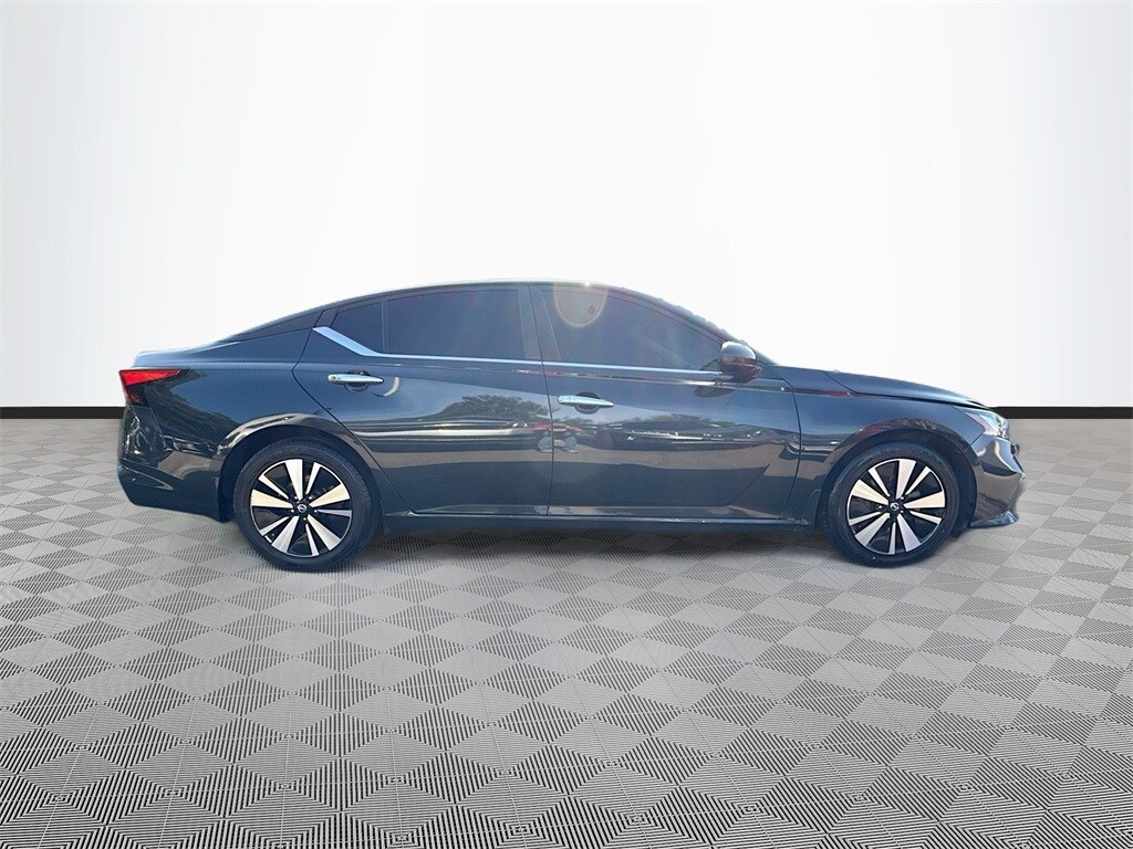 2021 Nissan Altima 2.5 SV photo 2