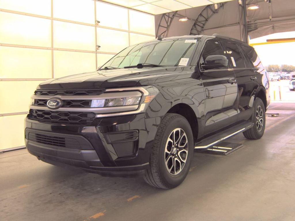 2023 Ford Expedition XLT's photo