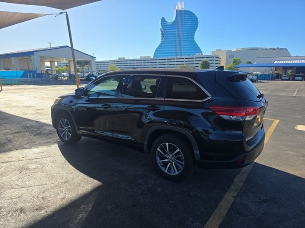 Used 2017 Toyota Highlander XLE SUV