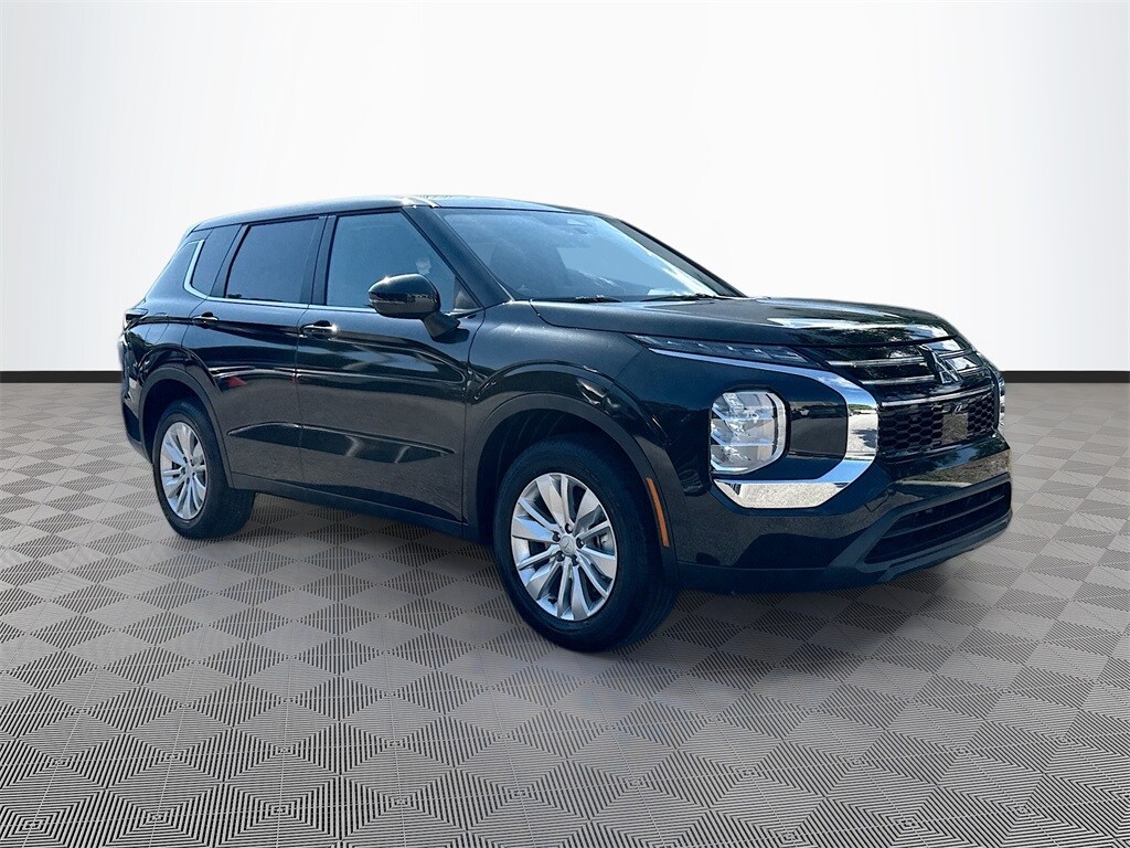 2025 Mitsubishi Outlander ES photo 3