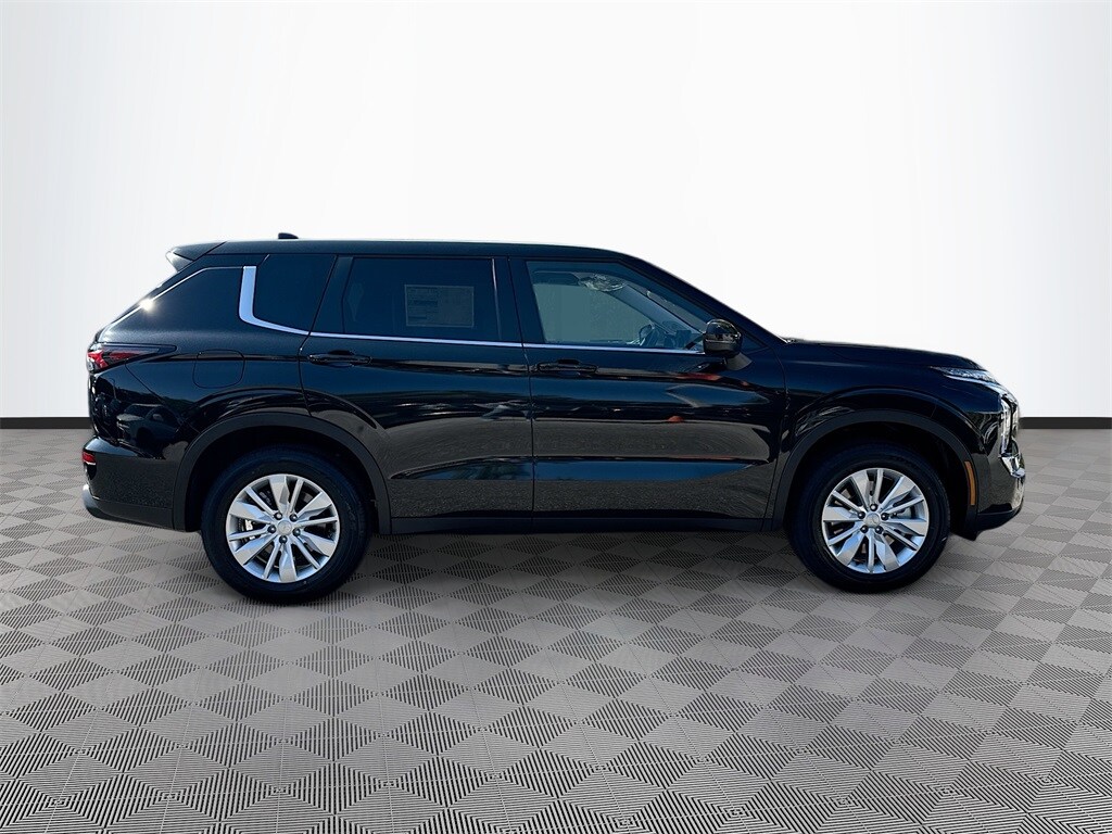 2025 Mitsubishi Outlander ES photo 4