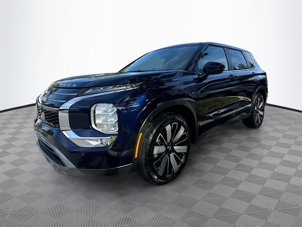 2025 Mitsubishi Outlander SE photo 2