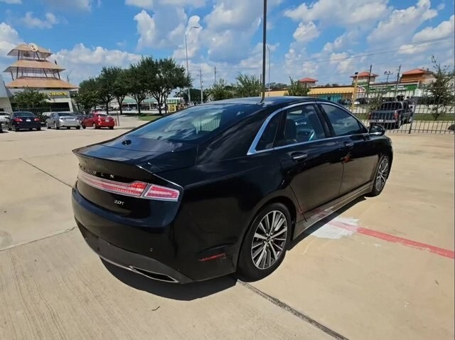 2020 Lincoln MKZ Standard photo 2
