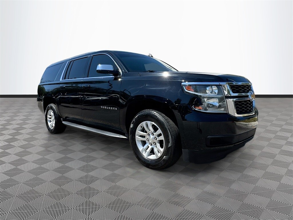 2019 Chevrolet Suburban LS photo 3