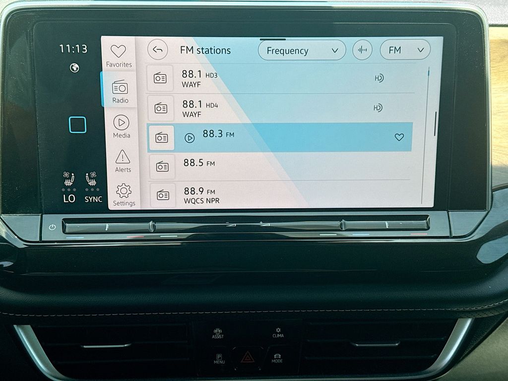 2025 Volkswagen Atlas SE w/Tech - Photo 16