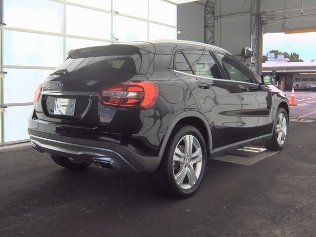 2017 Mercedes Benz GLA 250 photo 2