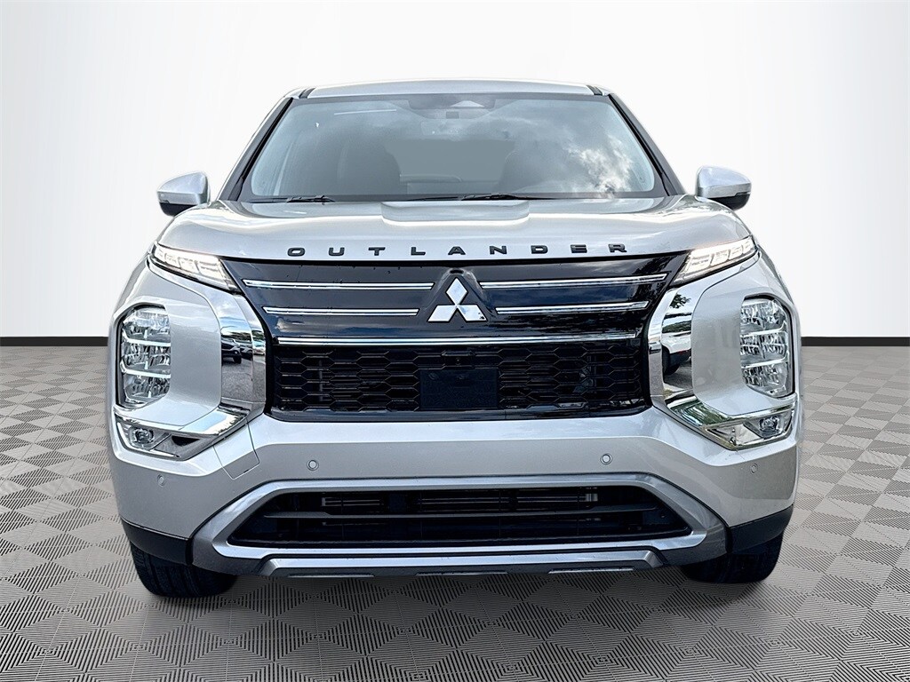 2025 Mitsubishi Outlander SE photo 2