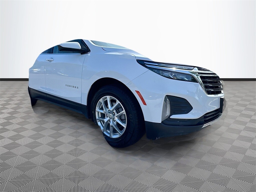 2022 Chevrolet Equinox LT photo 3