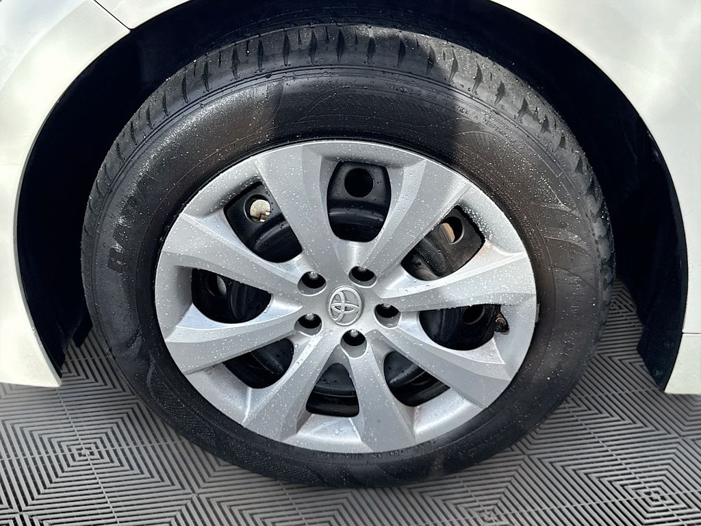 2021 Toyota Corolla LE - Photo 31