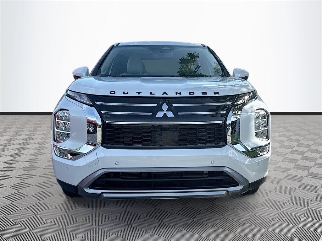2025 Mitsubishi Outlander SE photo 2