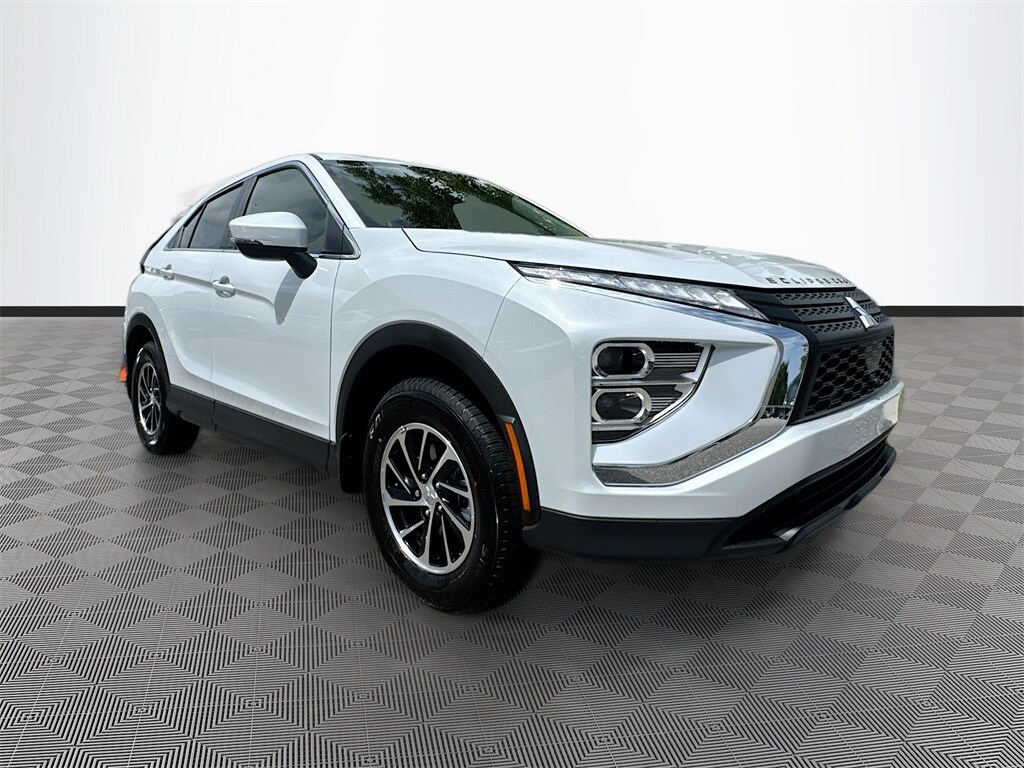 2025 Mitsubishi Eclipse Cross ES photo 3