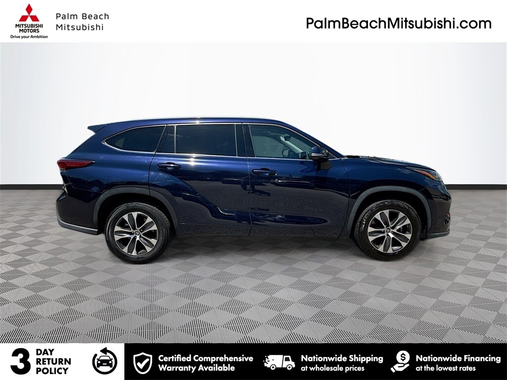 2022 Toyota Highlander Hybrid XLE photo 2