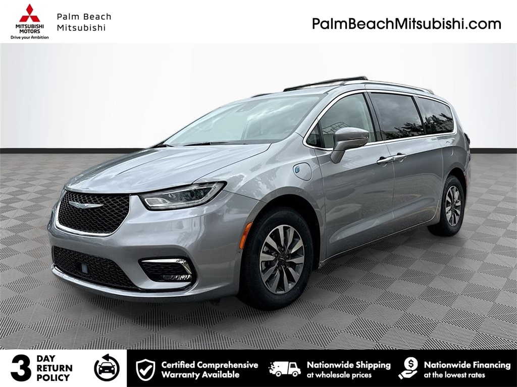 2021 Chrysler Pacifica Hybrid Touring L's photo