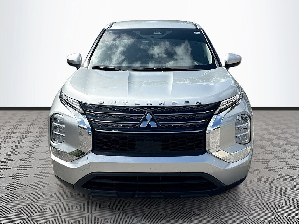Used 2024 Mitsubishi Outlander ES SUV