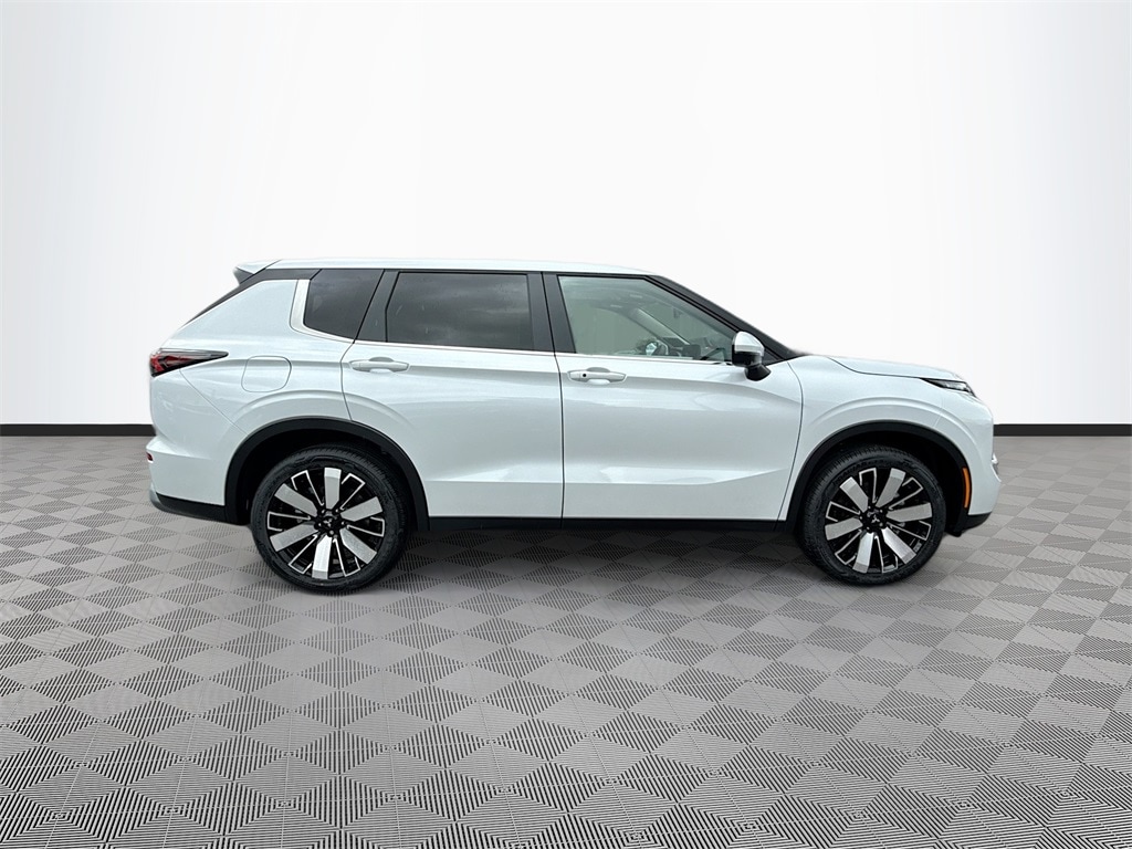 New 2025 Mitsubishi Outlander SE SUV
