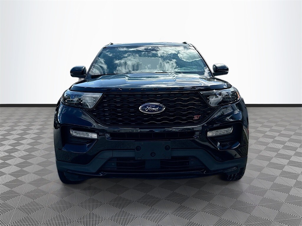 2022 Ford Explorer ST photo 2