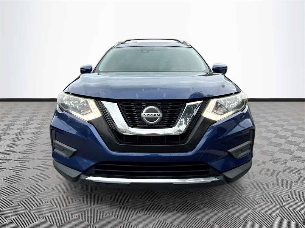 2019 Nissan Rogue SV photo 2