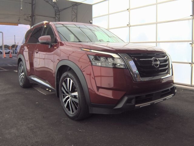 2023 Nissan Pathfinder Platinum photo 2