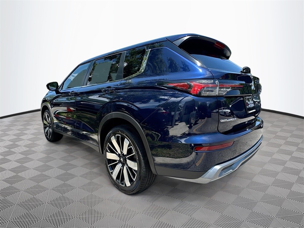 2025 Mitsubishi Outlander SE photo 4