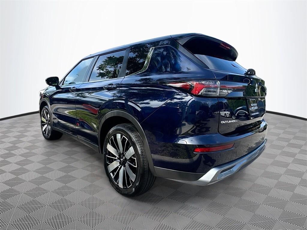 2025 Mitsubishi Outlander SE photo 4