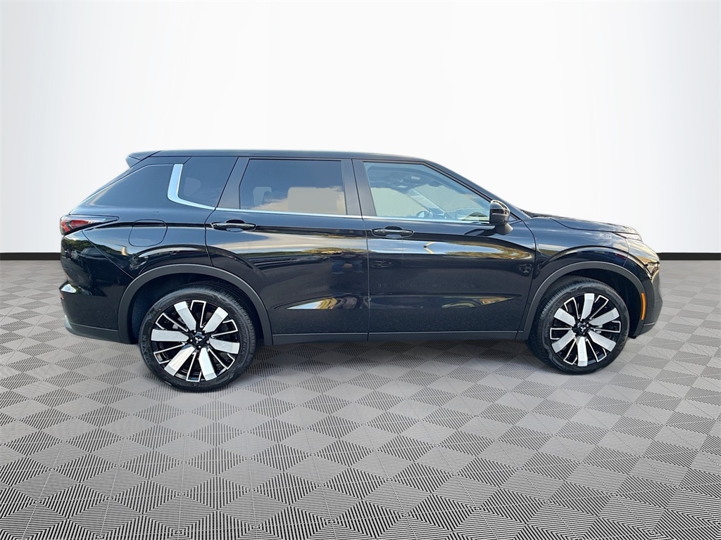 New 2025 Mitsubishi Outlander SE SUV