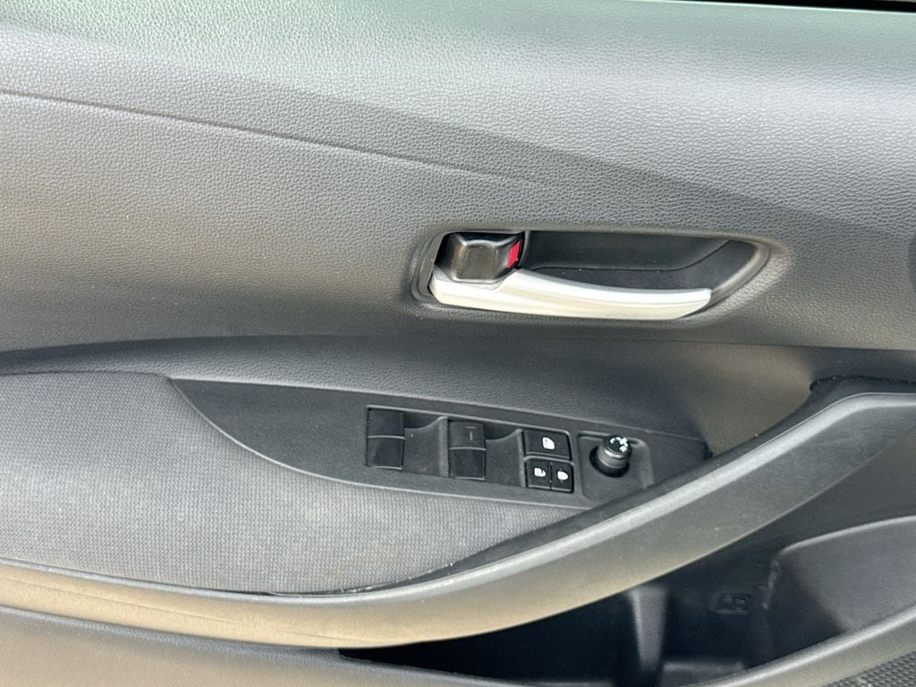 2021 Toyota Corolla LE - Photo 18