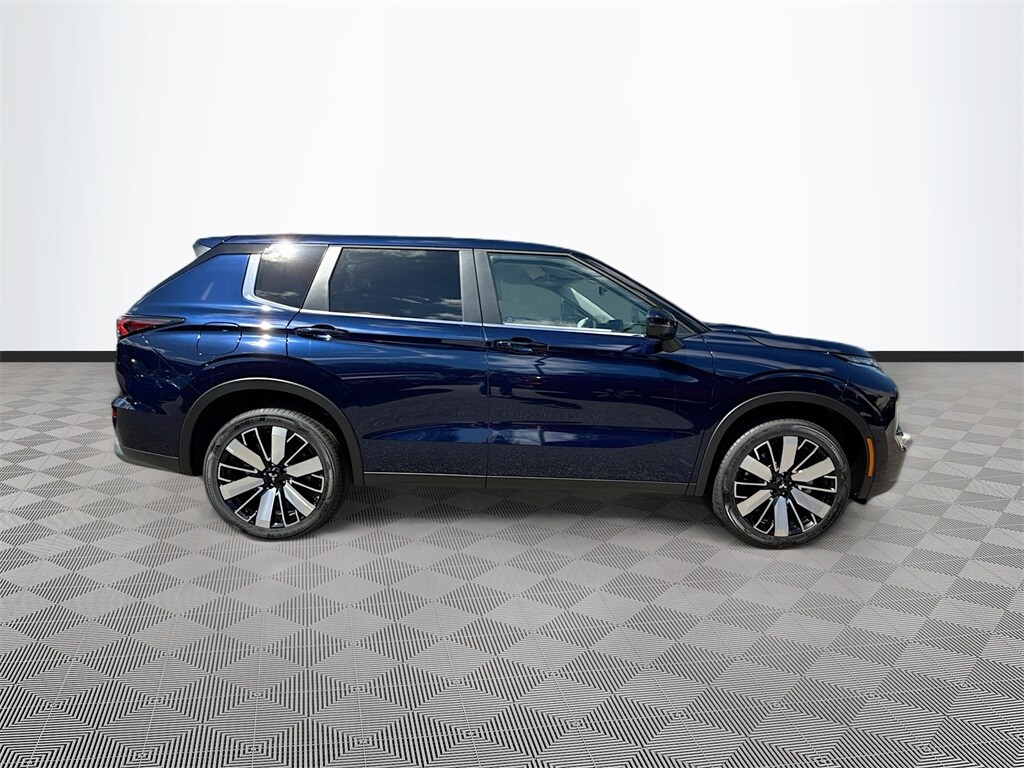 2025 Mitsubishi Outlander SE photo 4