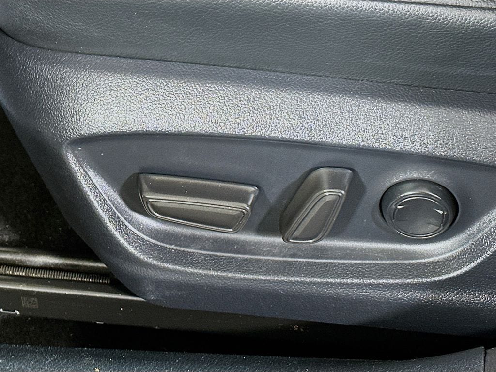 2023 Toyota Camry SE - Photo 14