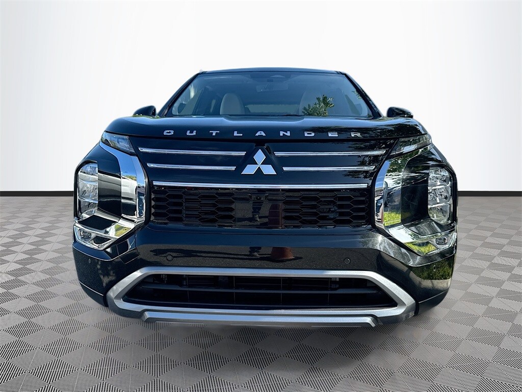 2025 Mitsubishi Outlander SE photo 2