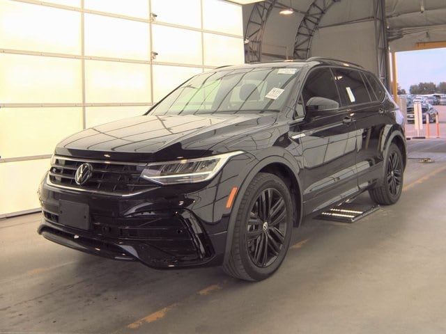 2022 Volkswagen Tiguan SE R-LINE BLACK's photo