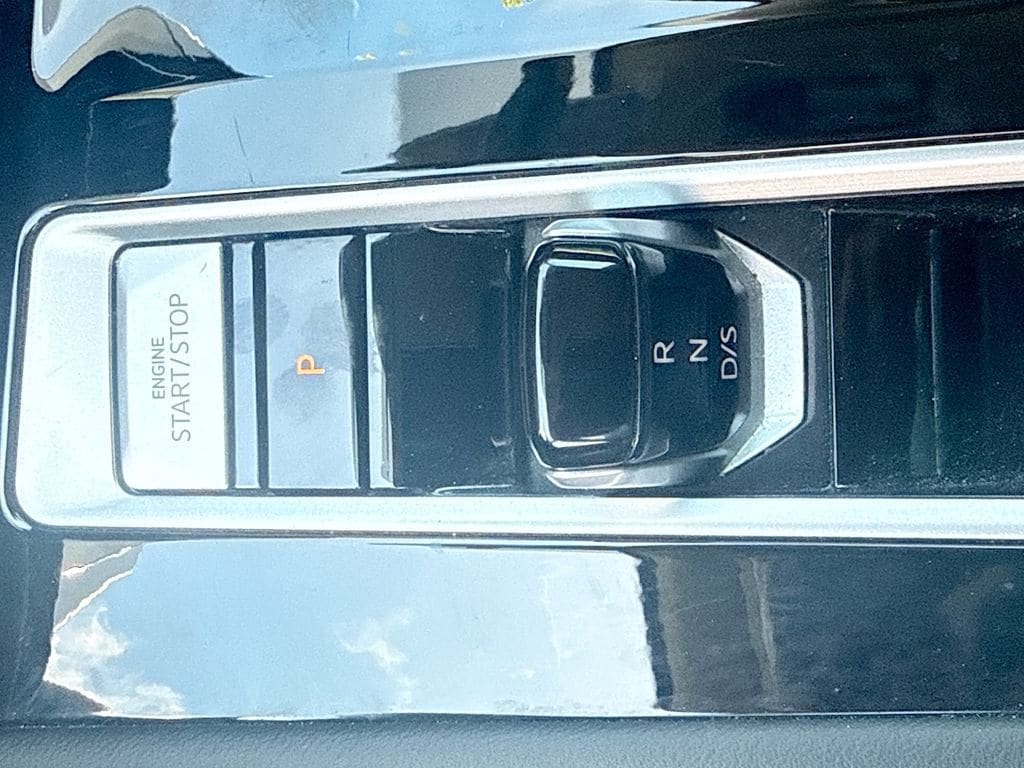 2025 Volkswagen Atlas SE w/Tech - Photo 18