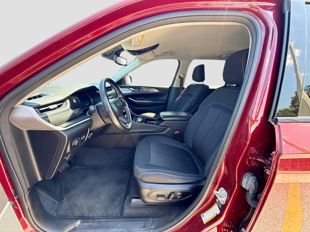 2021 Jeep Grand Cherokee L Laredo - Photo 22