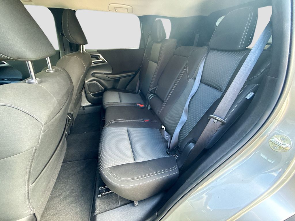 2024 Mitsubishi Outlander ES - Photo 25