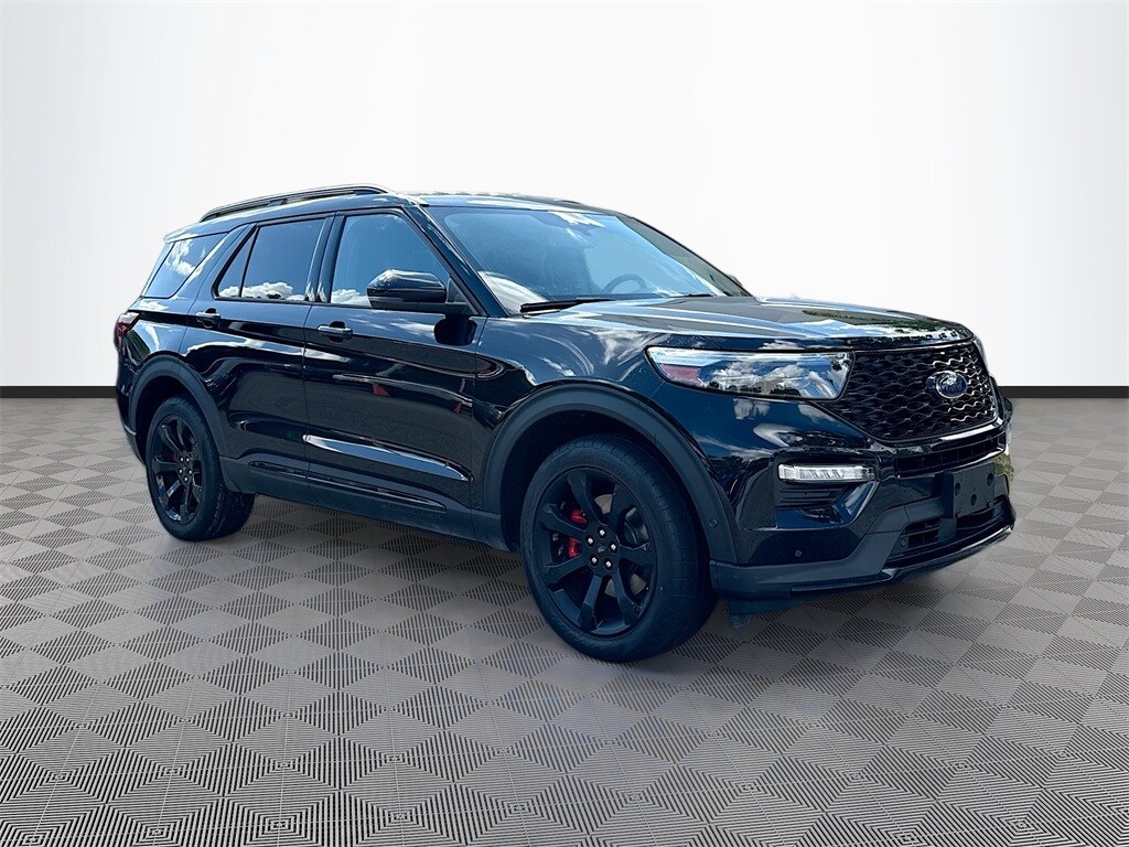 2022 Ford Explorer ST photo 3
