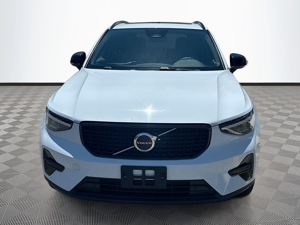 Used 2024 Volvo XC40 B5 Core SUV